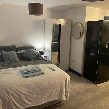 Lovely Studio Apartment Located In Бирмингам Екстериор снимка