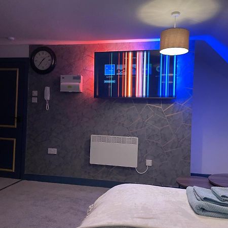 Lovely Studio Apartment Located In Бирмингам Екстериор снимка