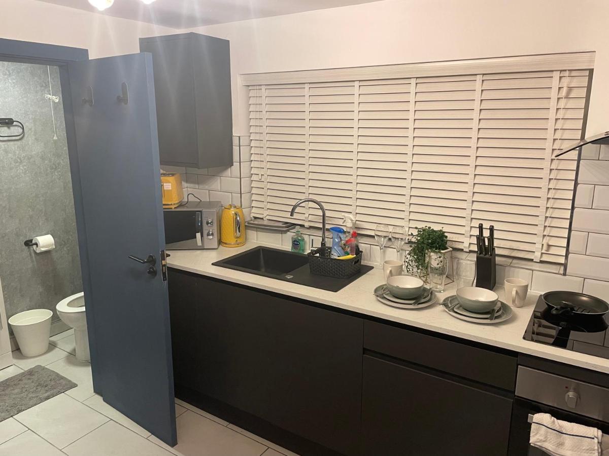 Lovely Studio Apartment Located In Бирмингам Екстериор снимка